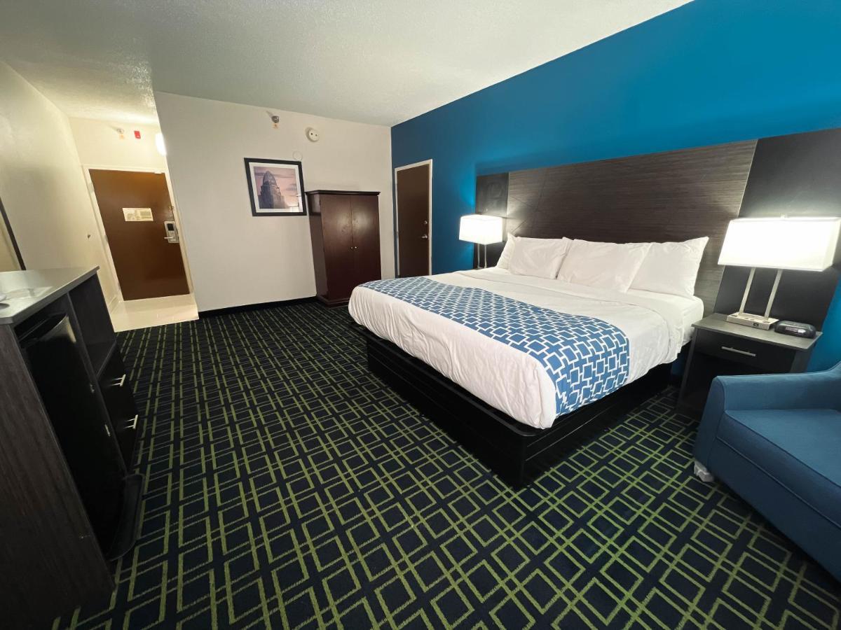 Baymont By Wyndham Greensburg Bagian luar foto