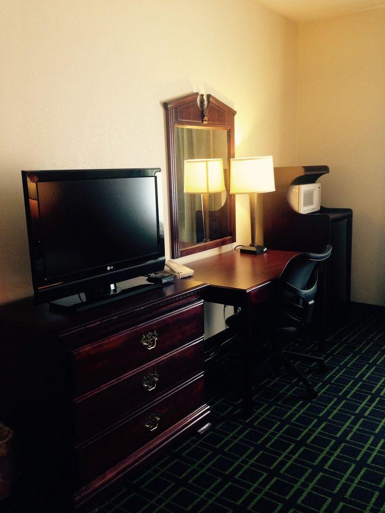 Baymont By Wyndham Greensburg Bagian luar foto