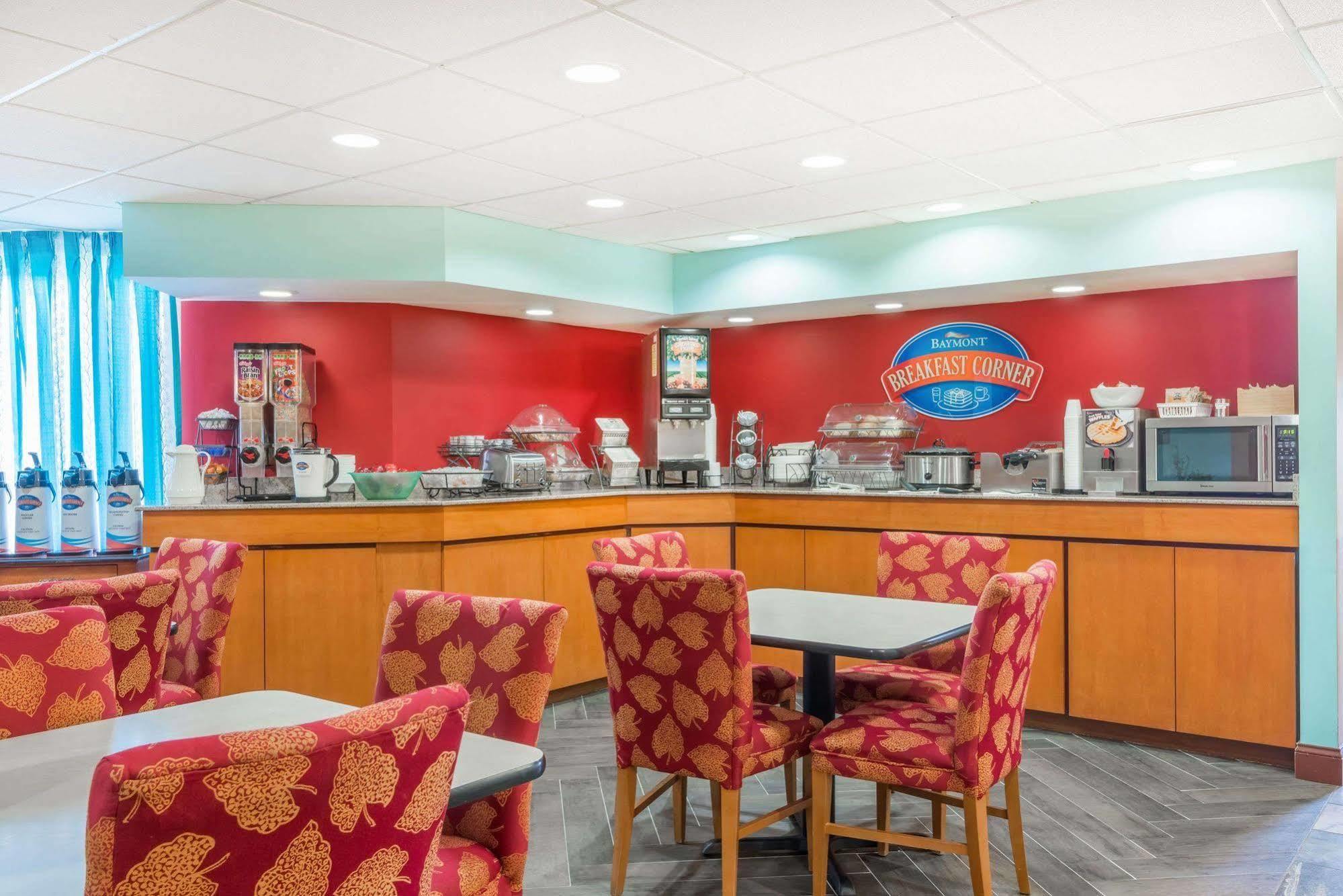 Baymont By Wyndham Greensburg Bagian luar foto