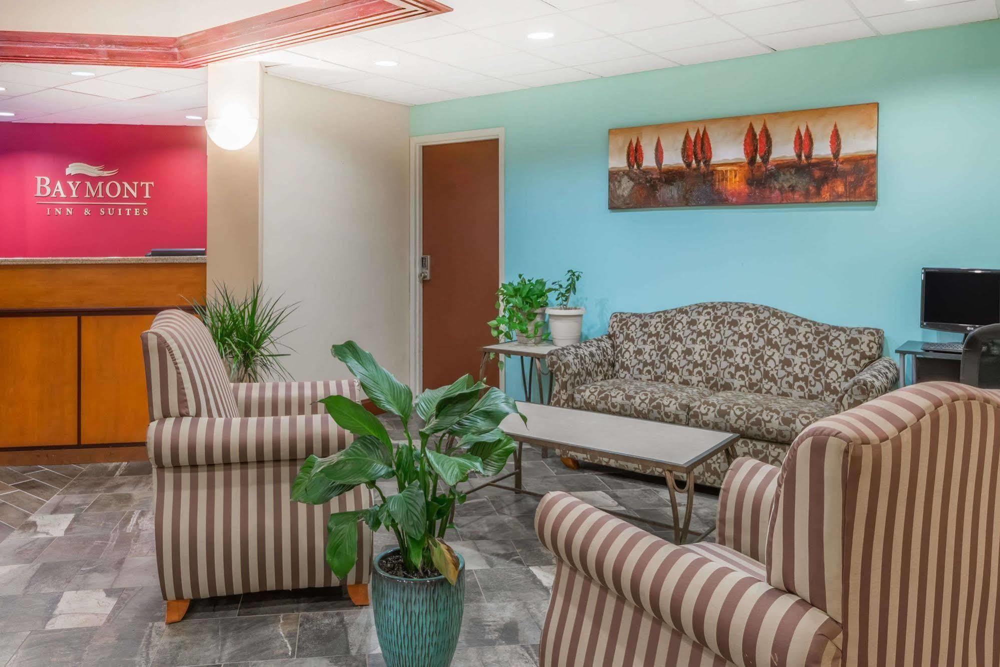 Baymont By Wyndham Greensburg Bagian luar foto