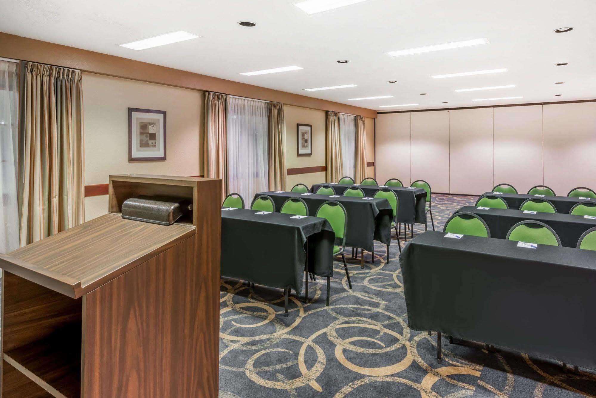 Baymont By Wyndham Greensburg Bagian luar foto